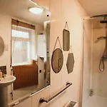 Hébergement de vacances Unique, Cosy, District Artist Hideaway - 5 Bd *