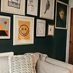 Hébergement de vacances Unique, Cosy, District Artist Hideaway - 5 Bd Millom