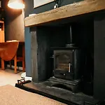 Unique, Cosy, District Artist Hideaway - 5 Bd * Millom