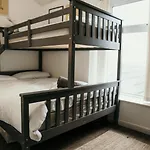 Hébergement de vacances Unique, Cosy, District Artist Hideaway - 5 Bd