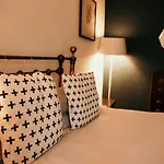 Hébergement de vacances Unique, Cosy, District Artist Hideaway - 5 Bd Millom