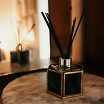 Unique, Cosy, District Artist Hideaway - 5 Bd *