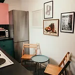 Unique, Cosy, District Artist Hideaway - 5 Bd