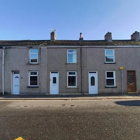 Unique, Cosy, District Artist Hideaway - 5 Bd Holiday home Millom