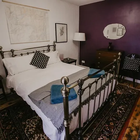 Unique, Cosy, District Artist Hideaway - 5 Bd