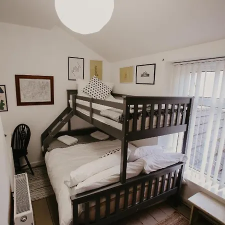 Tatil Evi Unique, Cosy, District Artist Hideaway - 5 Bd *