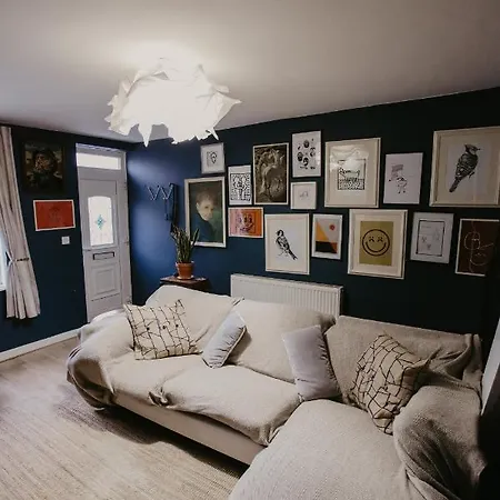 Unique, Cosy, District Artist Hideaway - 5 Bd * Millom