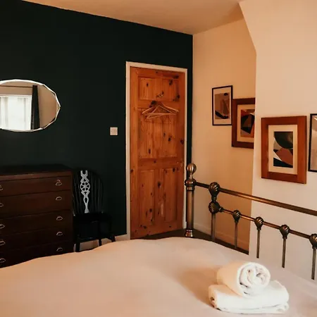 Nyaraló Unique, Cosy, District Artist Hideaway - 5 Bd