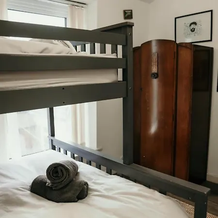 Nyaraló Unique, Cosy, District Artist Hideaway - 5 Bd *