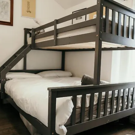 Unique, Cosy, District Artist Hideaway - 5 Bd