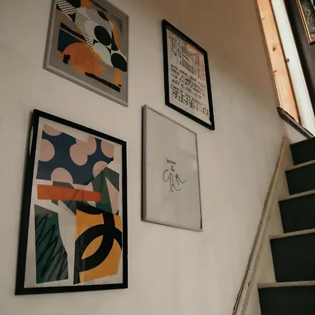 Unique, Cosy, District Artist Hideaway - 5 Bd *