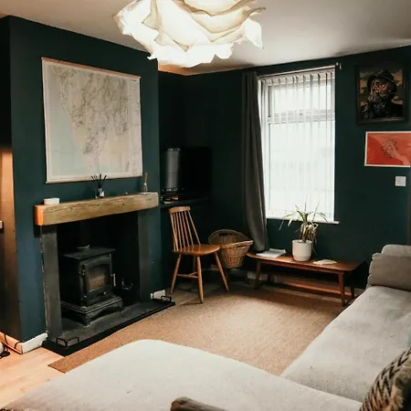 Unique, Cosy, District Artist Hideaway - 5 Bd
