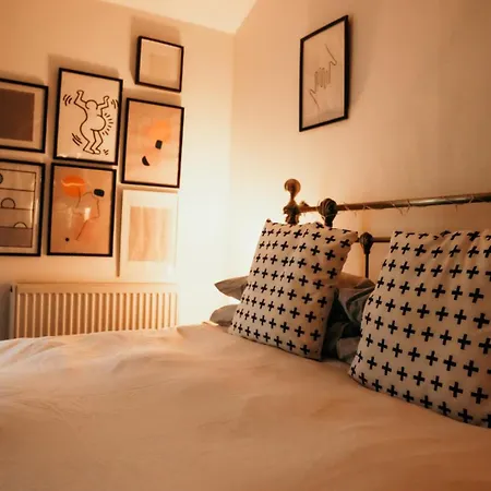 Unique, Cosy, District Artist Hideaway - 5 Bd Nyaraló