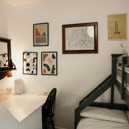 Unique, Cosy, District Artist Hideaway - 5 Bd * מילום