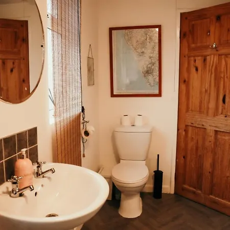Unique, Cosy, District Artist Hideaway - 5 Bd Nyaraló *