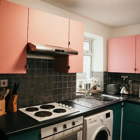 Unique, Cosy, District Artist Hideaway - 5 Bd * מילום